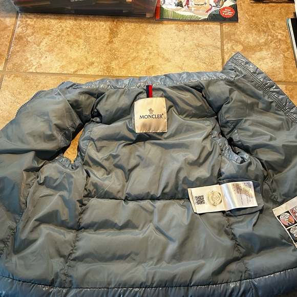 Monocler vest for a child boy or girl worn a few times for a ski trip - Picture 3 of 7